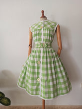Cargar imagen en el visor de la galería, 1950s - Adorable Green &amp; White Cotton Plaid Dress - W34 (86cm)
