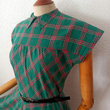 Cargar imagen en el visor de la galería, 1940s - Adorable Green Plaid Cotton Dress - W31 (80cm)
