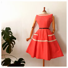 Cargar imagen en el visor de la galería, 1950s - ERVASTIL - Stunning Salmon Pockets Linen Dress - W25 (64cm)
