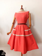 Load image into Gallery viewer, 1950s - ERVASTIL - Stunning Salmon Pockets Linen Dress - W25 (64cm)
