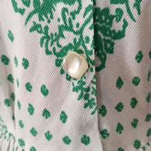 Cargar imagen en el visor de la galería, 1940s - Adorable Green White Day Dress - W29 (74cm)
