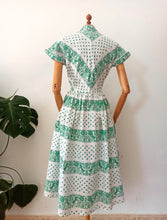Carica l&#39;immagine nel visualizzatore di Gallery, 1940s - Adorable Green White Day Dress - W29 (74cm)
