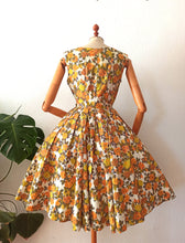 Load image into Gallery viewer, 1950s - Gorgeous Autumn Roses Cotton Dress - W27 (68cm)
