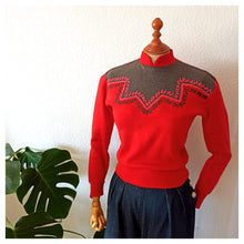 Cargar imagen en el visor de la galería, 1940s 1950s - Stunning Red &amp; Grey Embroidery Wool Sweater - Sz S/M

