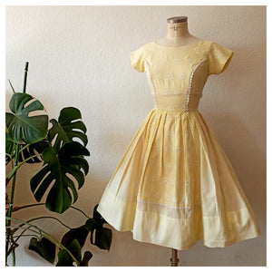 1950s - Adorable Embroidery Vanilla Cotton Dress - W25 (64cm)