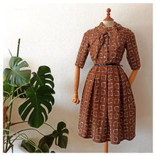 Cargar imagen en el visor de la galería, 1950s - Marvelous Brown Chocolate Dress - W25/26 (64/66cm)
