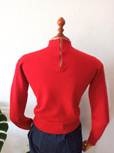 Laden Sie das Bild in den Galerie-Viewer, 1940s 1950s - Stunning Red &amp; Grey Embroidery Wool Sweater - Sz S/M
