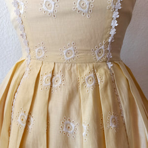 1950s - Adorable Embroidery Vanilla Cotton Dress - W25 (64cm)
