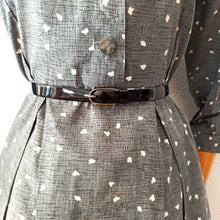 Laden Sie das Bild in den Galerie-Viewer, 1950s - Beautiful Atomic Print Cotton Shirt-Dress - W31 (78cm)
