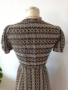 1930s - Gorgeous Puff Shoulders Embroidered Dress - W30 (76cm)