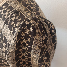 Cargar imagen en el visor de la galería, 1930s - Gorgeous Puff Shoulders Embroidered Dress - W30 (76cm)
