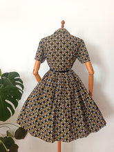 Load image into Gallery viewer, 1950s - Exquisite Green Black Geometric Dress - W27.5 (70cm)
