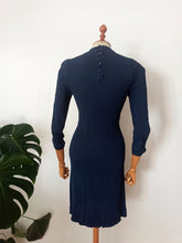 Cargar imagen en el visor de la galería, 1930s 1940s - Gorgeous Stretchable Crepe Dress - W27/31 (68/80cm)
