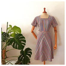 Carica l&#39;immagine nel visualizzatore di Gallery, 1940s - Adorable Rainbow Stripes Cotton Dress - W31.5 (80cm)
