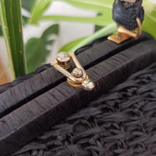 Laden Sie das Bild in den Galerie-Viewer, 1950s - Cute Black Raffia Handbag
