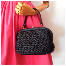 Laden Sie das Bild in den Galerie-Viewer, 1950s - Cute Black Raffia Handbag
