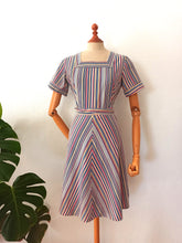 Cargar imagen en el visor de la galería, 1940s - Adorable Rainbow Stripes Cotton Dress - W31.5 (80cm)
