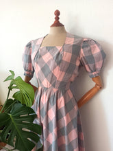 Cargar imagen en el visor de la galería, 1940s - Adorable Pink Plaid Puff Sleeves Dress - W27 (68cm)
