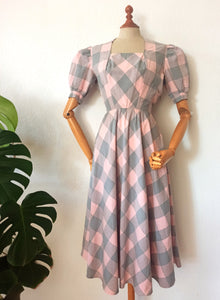 1940s - Adorable Pink Plaid Puff Sleeves Dress - W27 (68cm)