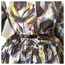 Laden Sie das Bild in den Galerie-Viewer, 1950s - Stunning Abstract Floral Satin Dress - W37 (94cm)
