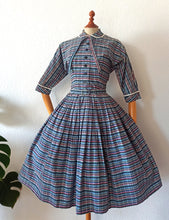 Laden Sie das Bild in den Galerie-Viewer, 1950s - Fabulous Brick Wall Print Cotton Dress - W27 (68cm)
