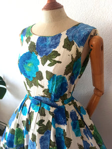 1950s - Stunning Blue Roseprint Waffle Thread Dress - W28 (72cm)