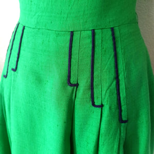 1960s - Caroline Bal Moro -Bourges, France- Stunning Green Rayon Dress - W27 (68cm)