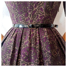 Laden Sie das Bild in den Galerie-Viewer, 1950s 1960s - Autumnal Plum Textured Cotton Dress - W27 (68cm)
