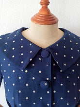 Laden Sie das Bild in den Galerie-Viewer, 1950s - Iconic Dotted French Couture Soft Wool Dress - W27.5 (70cm)
