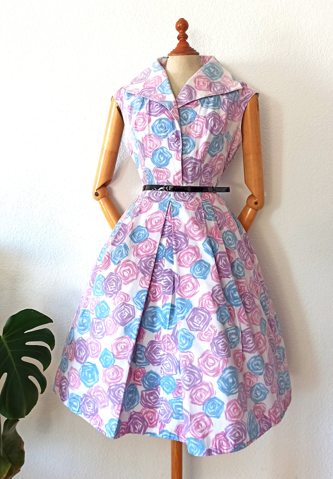1950s - Lovely Abstract Roses Cotton Dress - W28 (72cm)