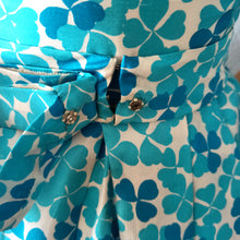 Laden Sie das Bild in den Galerie-Viewer, 1950s - Outstanding Blue Clovers Couture Bolero Dress - W24 (62cm)
