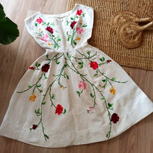 Laden Sie das Bild in den Galerie-Viewer, 1950s - Fabulous Petite Roses Embroidery Dress - W24 (62cm)
