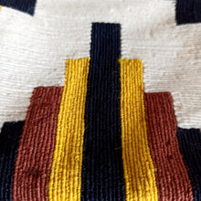 Laden Sie das Bild in den Galerie-Viewer, 1940s - Precious Colors Woven Wool Handbag

