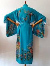 Laden Sie das Bild in den Galerie-Viewer, VTG - Exquisite Pure Silk Japanese Hairo Kimono
