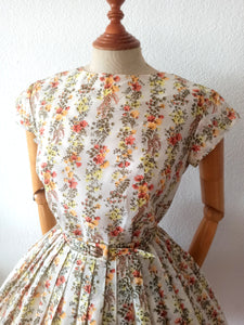1950s - Marie Bonheur, Paris - Adorable Aumnal Floralprint Dress - W25 (64cm)
