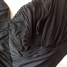 Laden Sie das Bild in den Galerie-Viewer, 1940s - Stunning Buckle Back Rayon Crepe Dress - W28 (72cm)
