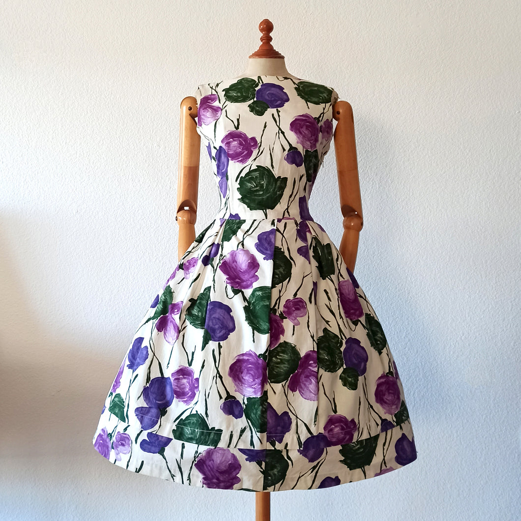 1950s - Stunning Purple Roses Cotton Dress - W26 (66cm)