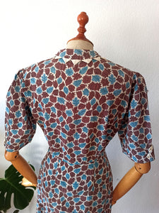 1940s - Exquisite Peplum Ceramic Buttons Rayon Dress - W28.5 (72cm)