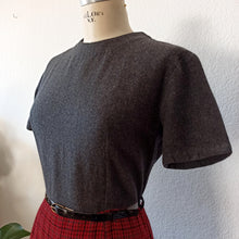Laden Sie das Bild in den Galerie-Viewer, 1960s - Gorgeous Houndstooth Wool Dress - W31 (78cm)
