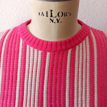 Laden Sie das Bild in den Galerie-Viewer, 1950s 1960s - JF, United Kingdom - Adorable Pink Striped Wool Sweater

