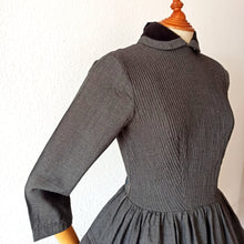 Charger l&#39;image dans la galerie, 1940s 1950s - Outstanding Beauty Grey Dress - W28.5 (72cm)
