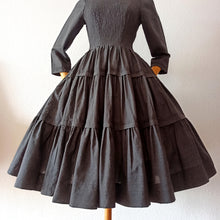 Charger l&#39;image dans la galerie, 1940s 1950s - Outstanding Beauty Grey Dress - W28.5 (72cm)
