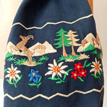 Laden Sie das Bild in den Galerie-Viewer, 1940s - Gorgeous Alpine Hand Embroidery Handbag
