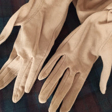 Carica l&#39;immagine nel visualizzatore di Gallery, 1930s 1940s - Unworn Mistletoe Felt Gloves
