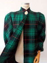 Cargar imagen en el visor de la galería, 1940s - Radical Puff Shoulders Tartan Wool Coat

