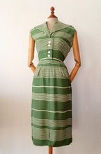 Charger l&#39;image dans la galerie, 1940s 1950s - Gorgeous Green Rayon Stripped Dress - W25/26 (64/66cm)

