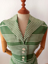 Carica l&#39;immagine nel visualizzatore di Gallery, 1940s 1950s - Gorgeous Green Rayon Stripped Dress - W25/26 (64/66cm)
