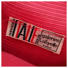 Laden Sie das Bild in den Galerie-Viewer, 1950s 1960s - Galeries LaFayette, Paris - Collector&#39;s Beaded Raffia Pink Handbag
