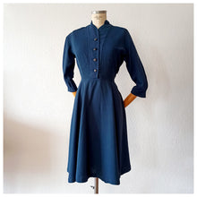 Charger l&#39;image dans la galerie, 1940s - Gorgeous Blue Gabardine Wool Dress - W28 (70cm)
