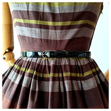 Laden Sie das Bild in den Galerie-Viewer, 1950s - Gorgeous Autmnal Colors Cotton Dress - W24 (62cm)
